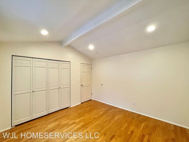 Building Photo - 4 br, 3.5 bath House - 8611 NE 26th Pl