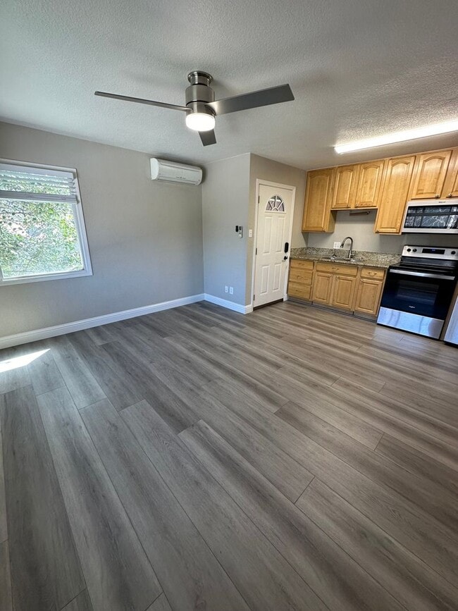 Building Photo - 215 Tahoe Ave