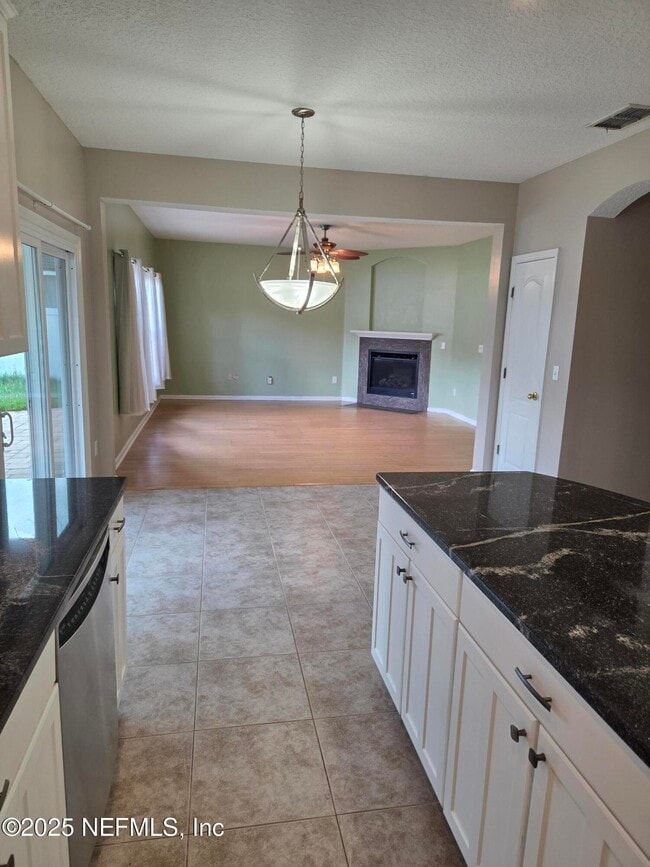 Building Photo - 1042 Drakefeather Dr