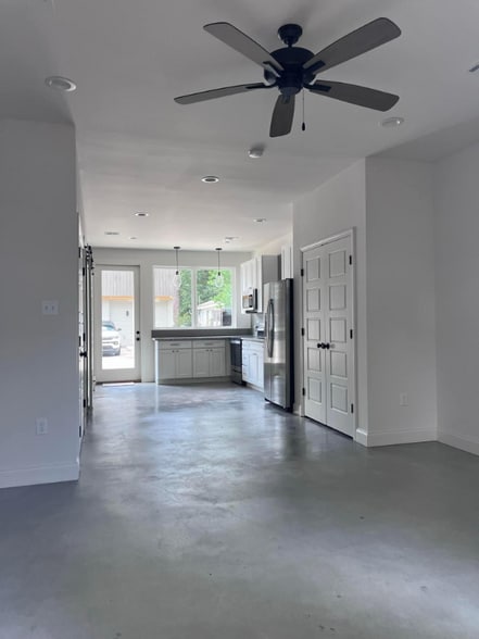 Primary Photo - 305 Ella St