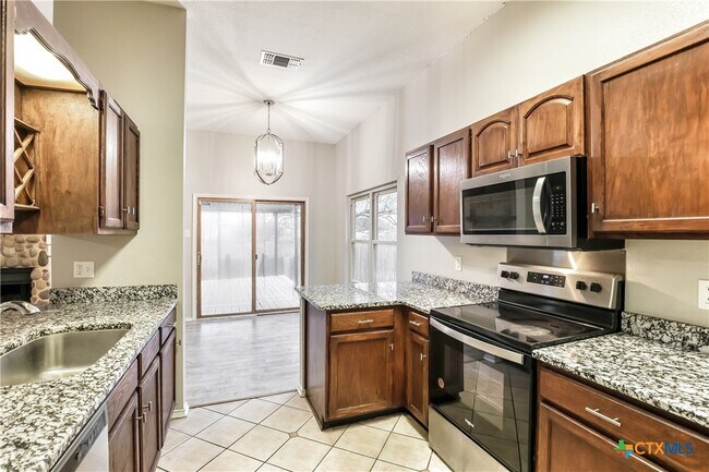 Building Photo - 13031 Feather Ridge Dr