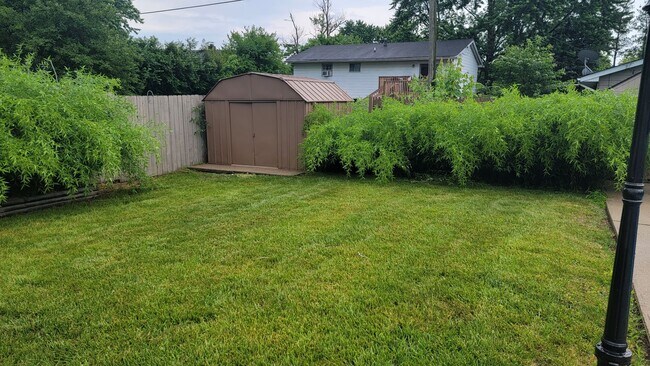 Building Photo - Private Pool, Firepit, BBQ - A FUN place to RELAX. Fully furnished and fully stocked.