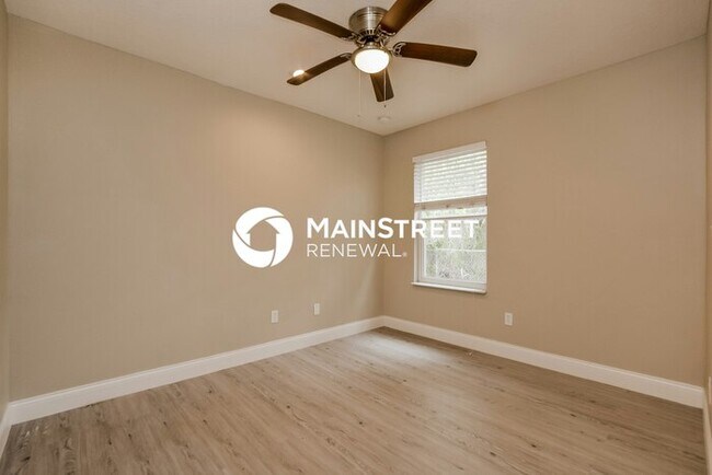 Building Photo - 4 Bedroom Pet-Friendly Home in Mount Dora, FL with Main Street Renewal