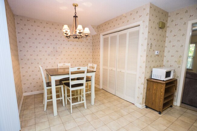 Building Photo - 2 bed, 1.5 bath Duplex in American Village Minutes to Duke University!