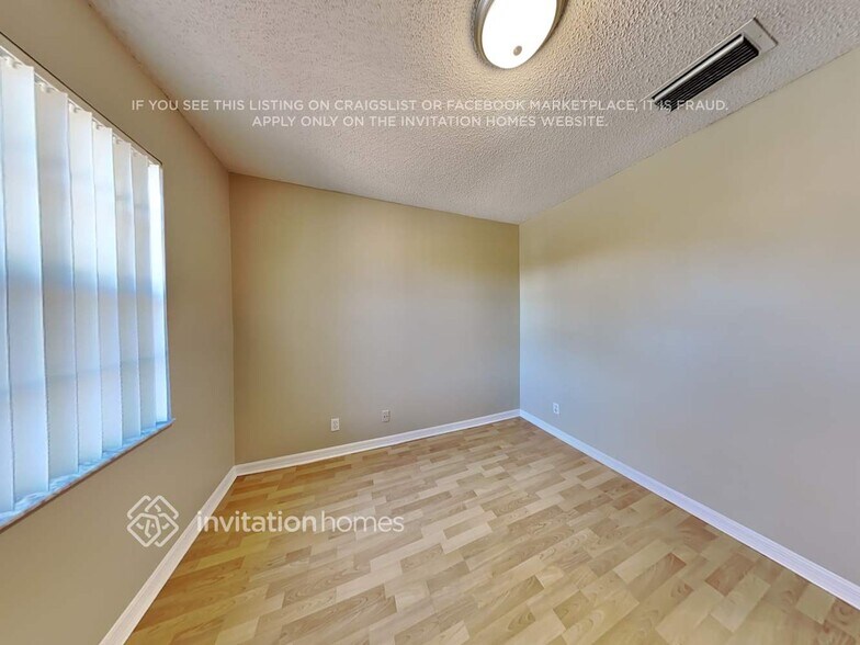 Building Photo - 1170 NW 185th Ave