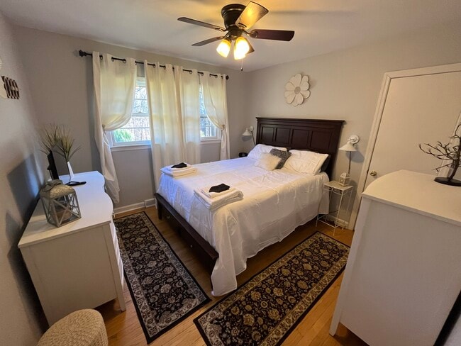 Building Photo - 2925 Center St