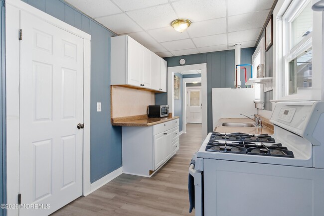 Building Photo - 206 16th Ave