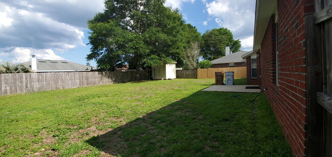 Building Photo - "Spacious 4-Bed Family Home in Milton with...