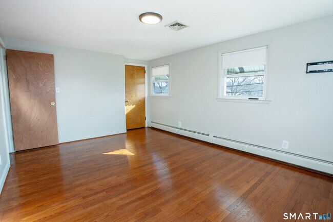 Building Photo - 1 Valley Crest Dr