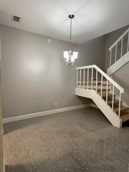 Building Photo - 6220 Bentwood Trl