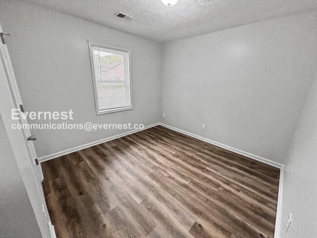 Building Photo - 505 Chestnut Ln