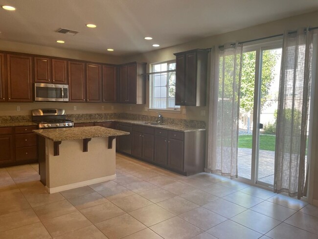 Building Photo - Beautiful Damonte Ranch Three Bedroom T...