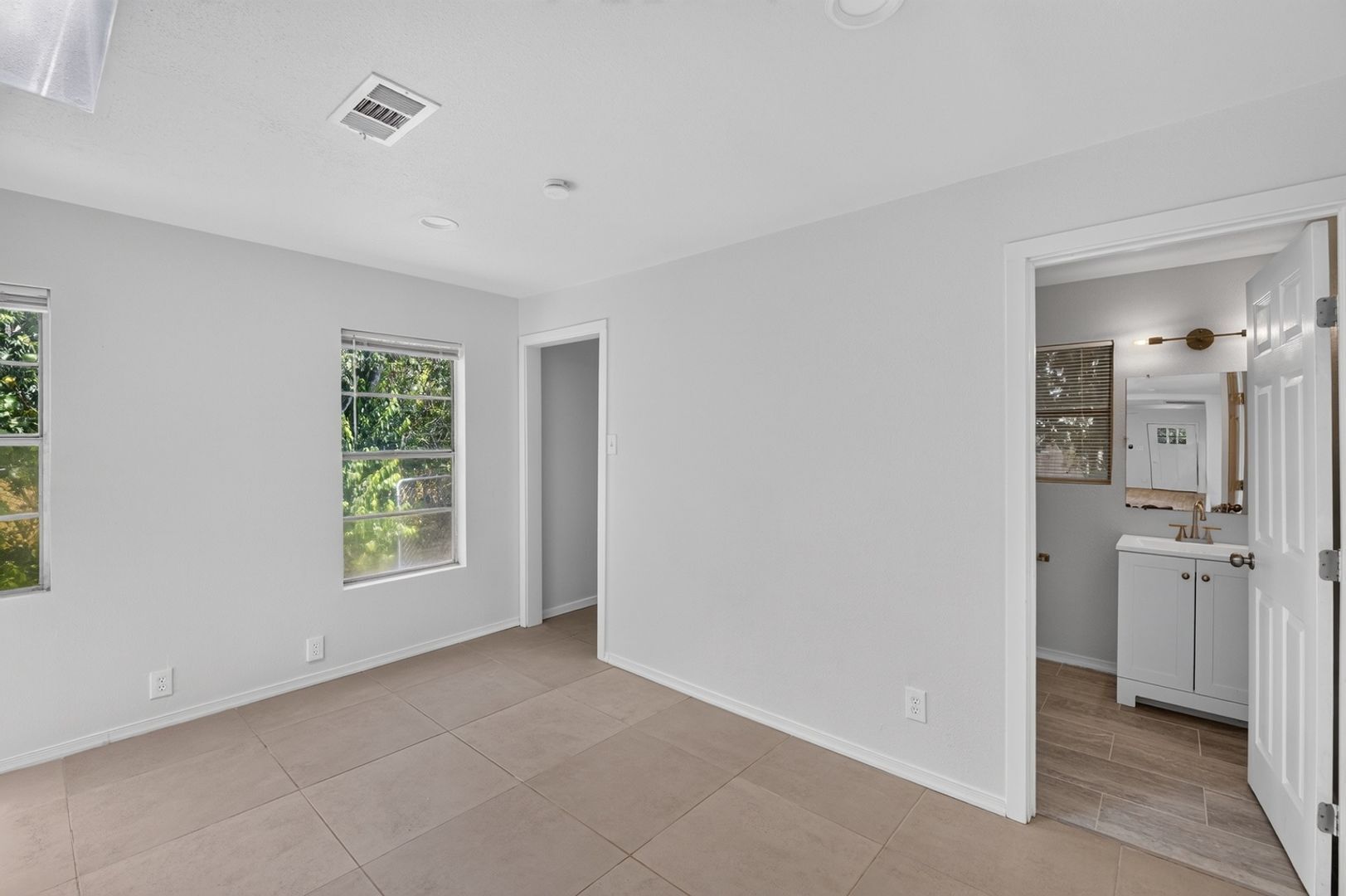 Building Photo - 2906 Christian Dr