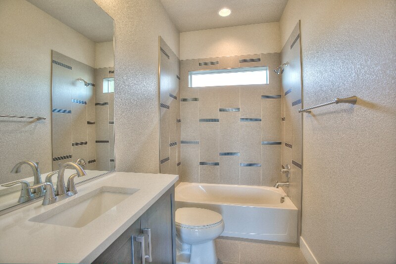 Building Photo - 2132 Saison St