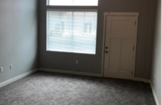 Building Photo - Lyman Triplex