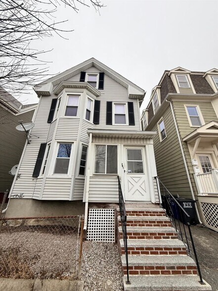 Building Photo - 741 Somerville Ave