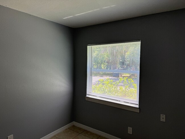 Building Photo - 2/1 in Groveland