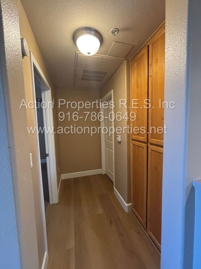 Building Photo - East Roseville - Gated Phoenician - Great ...