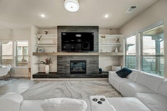 Building Photo - 17012 Pleasanton Cove