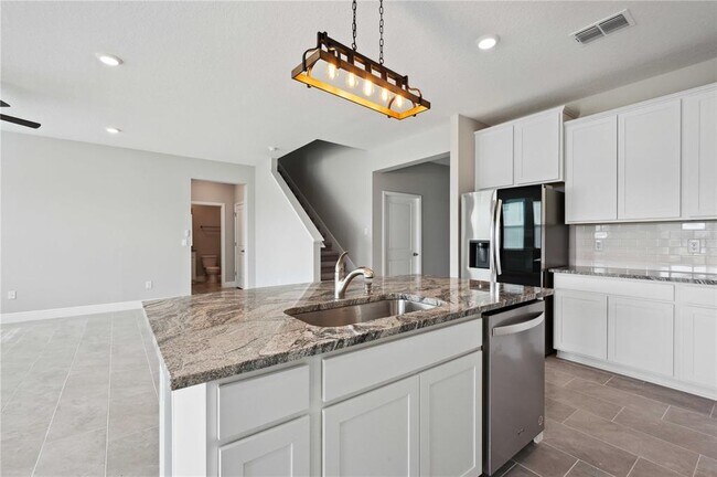 Building Photo - 2560 Warren Acrs Blvd