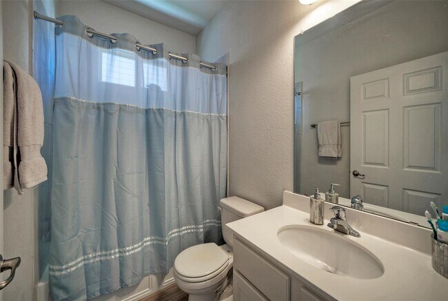 Building Photo - 913 Fortrose Ter