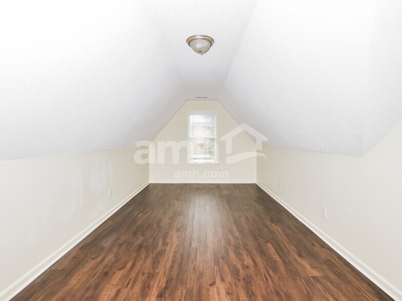 Building Photo - 1315 Chatman Cove