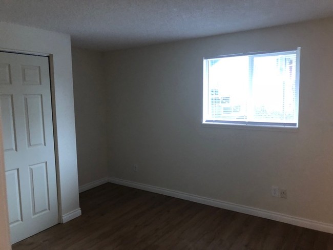 Building Photo - TWO BEDROOM NEAR NEW CASINO AND SHOPPING