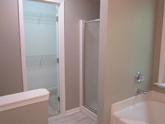 Building Photo - Beautiful Updated Home in Desirable Starmo...