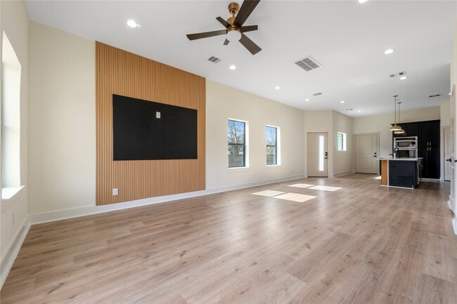 Building Photo - 1113 Danube St