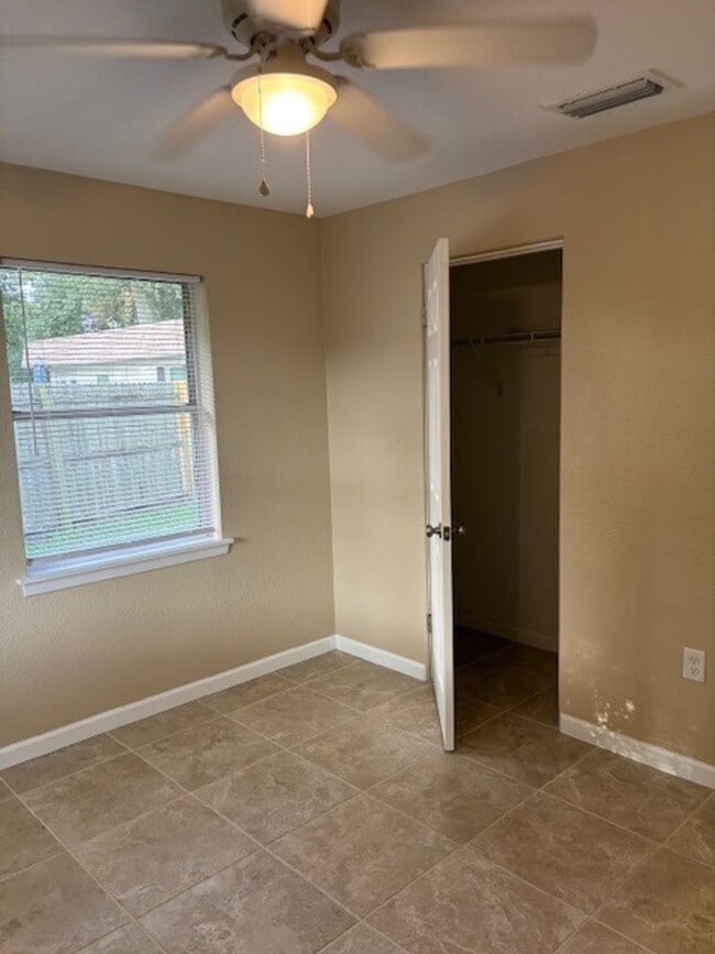 Building Photo - Must See! Renovated 3/2 Block Home Close To River! Water and Lawn Care Included