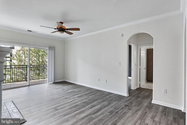 Building Photo - 12925 Centre Park Cir