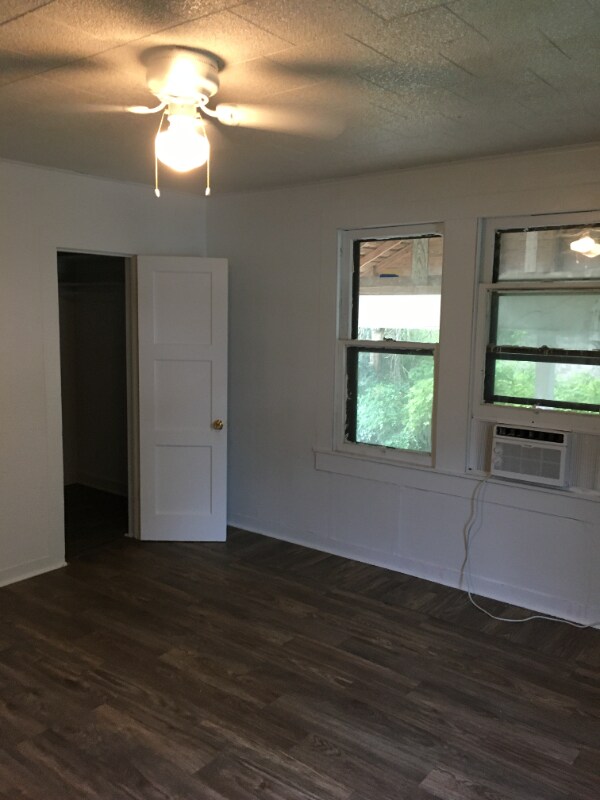 Building Photo - 707 N Lamar Ave