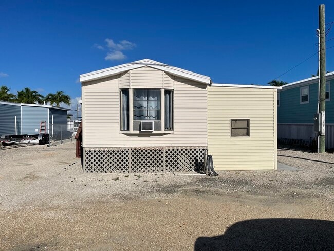 Building Photo - Pine Channel Home