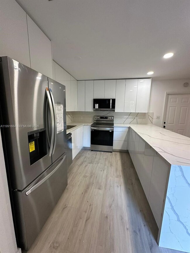 Building Photo - 3755 Oak Ave