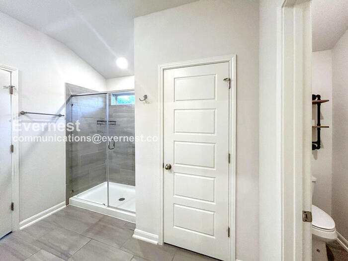 Building Photo - 12002 Benetto Aly