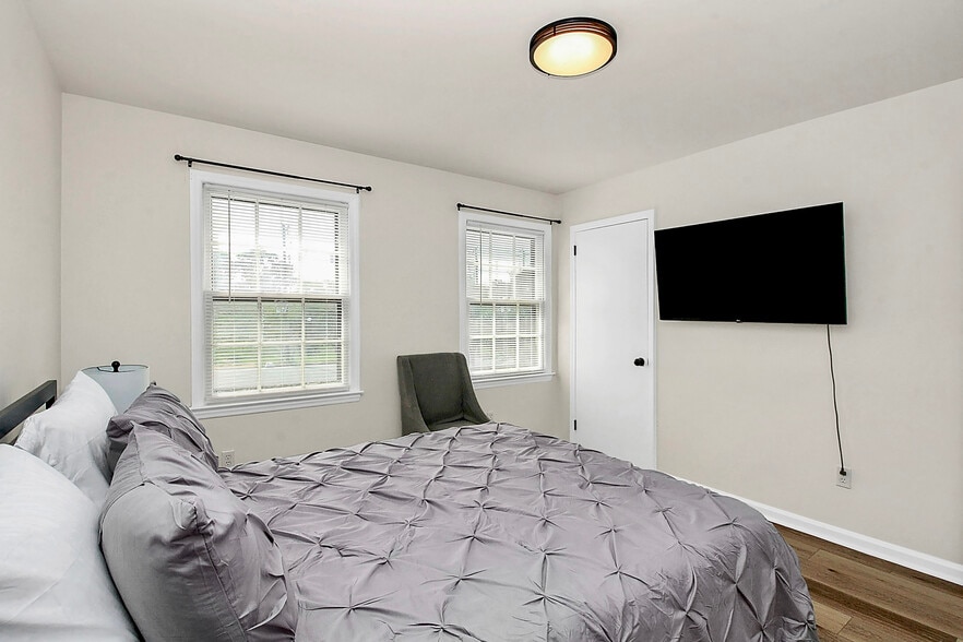 Building Photo - 6314 Old Pineville Rd