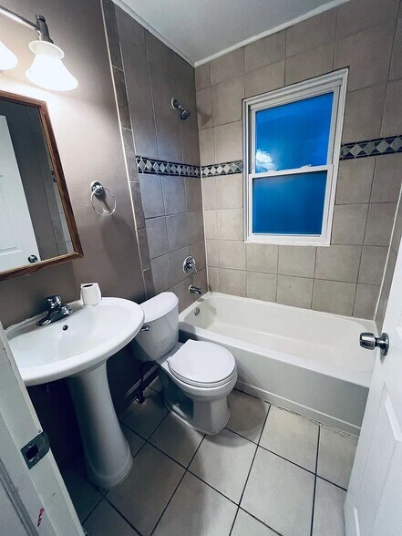 Building Photo - 22174 Donald Ave