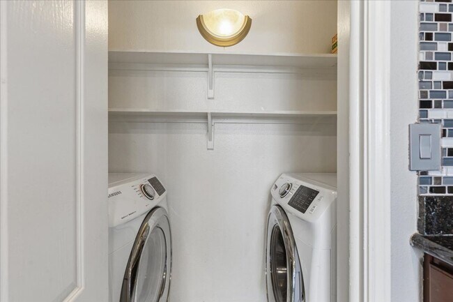 Building Photo - $1,650/mo – 2BR/1BA Condo in Northwest Austin with Stone Fireplace & Balcony