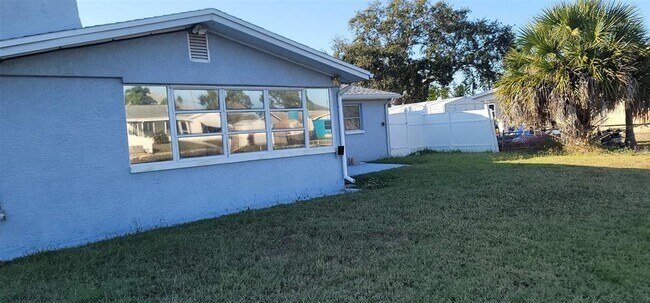 Building Photo - 13240 Starfish Dr