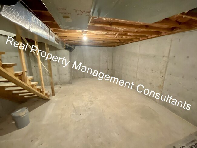 Building Photo - Redbud Ridge 7