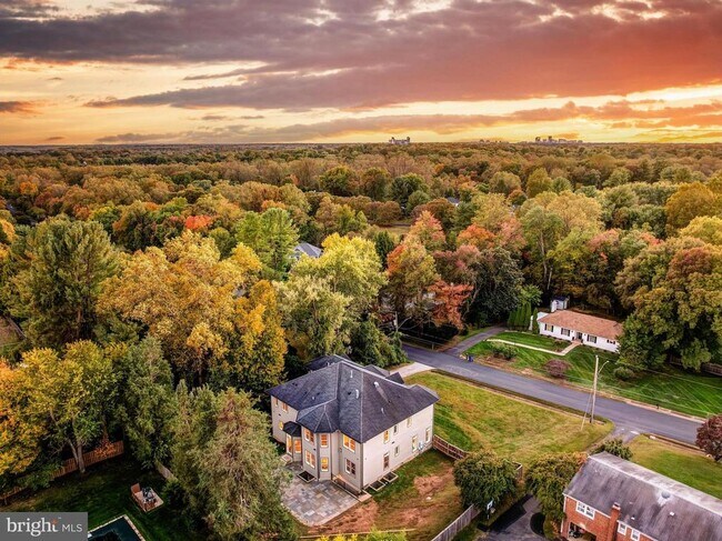 Building Photo - 829 Golden Arrow St