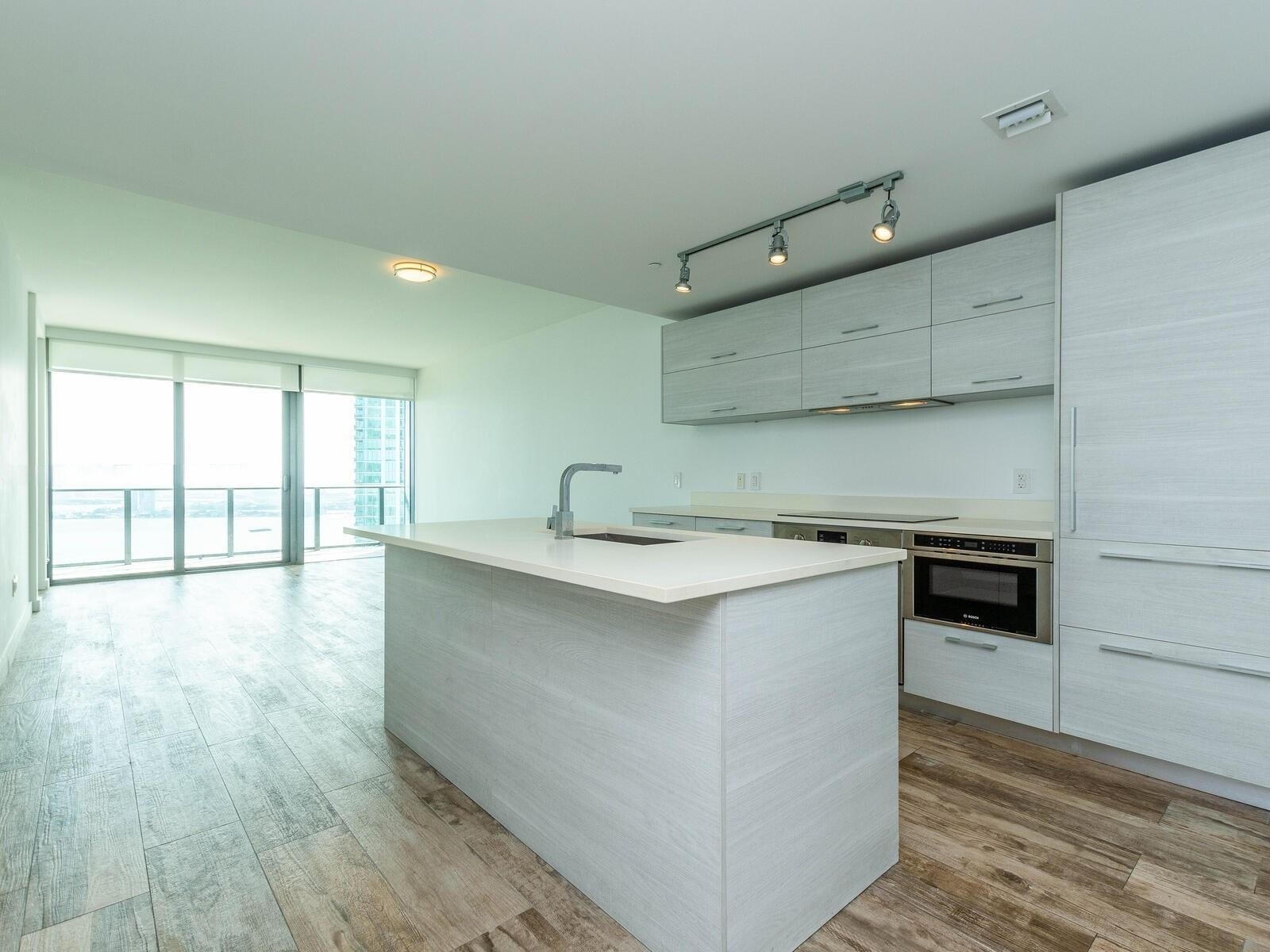 Building Photo - 650 NE 32nd St