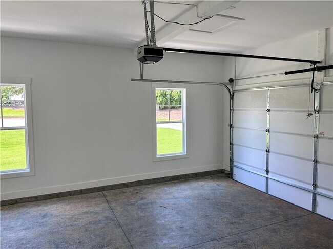 Building Photo - 6312 Woodstock Rd
