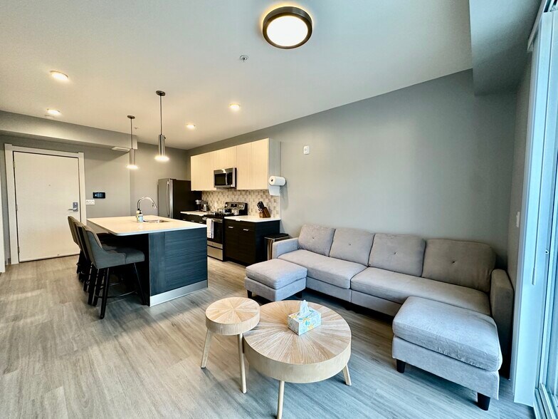 Building Photo - 2500 N High St