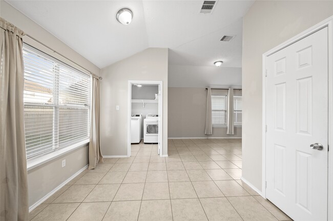 Building Photo - 34546 Park Green Dr