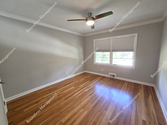 Building Photo - 2233 Leafmore Dr