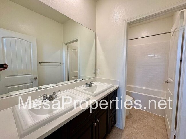 Building Photo - 3244 E Yellowstone Dr