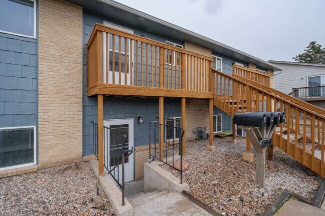 Building Photo - Updated 2-Bed Oasis in Cheyenne