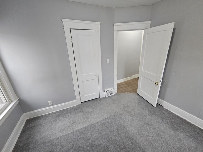 Building Photo - 10602 Earle Ave