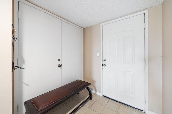 Building Photo - 275 Palm Ave